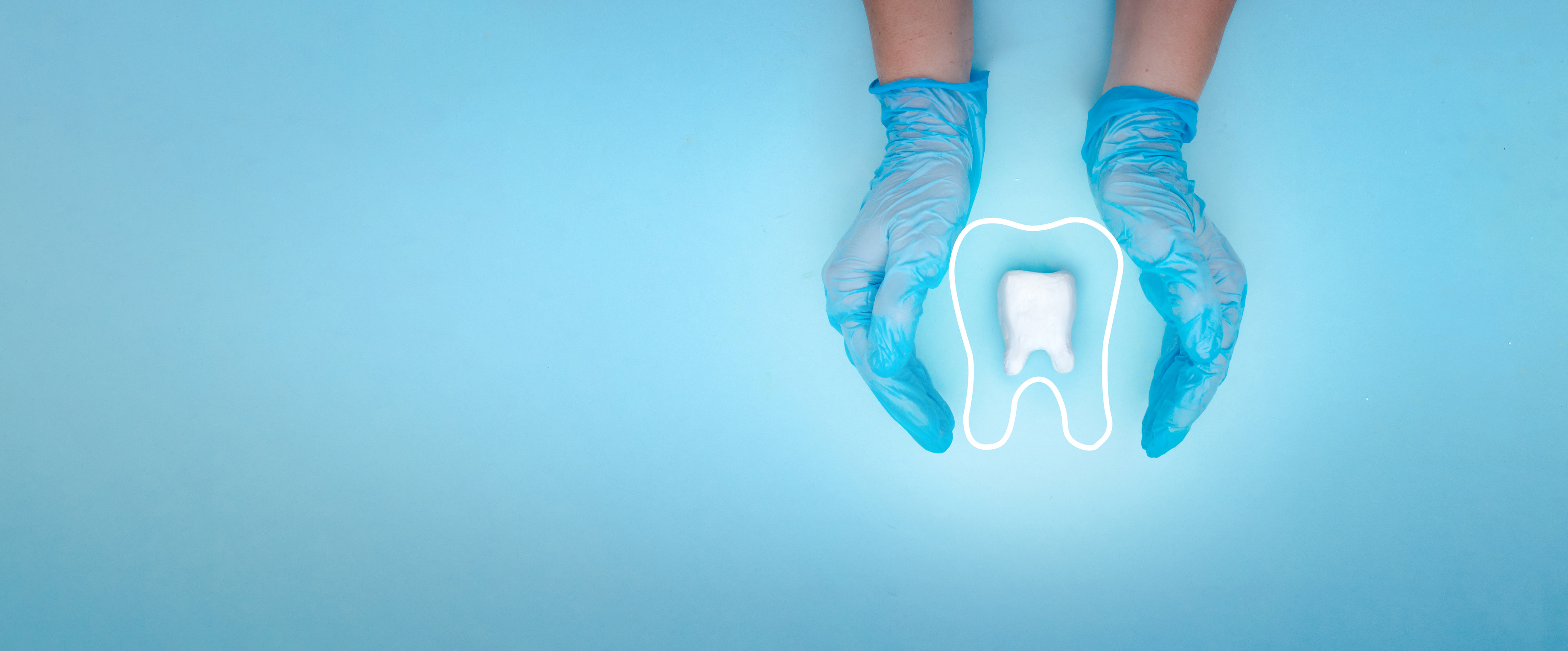 Female dentist hand in blue medical gloves holds tooth molar and Thin linear outline icon. Tooth symbol sign.